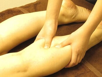 中国式リラクゼーションサロン四つ葉の写真/<駅近で深夜まで営業!通いやすさ◎>出張や旅行での足の疲れにオススメ!お得なクーポン多数ご用意☆