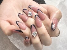 トランクイル(Tranquil)/Vフレンチネイル