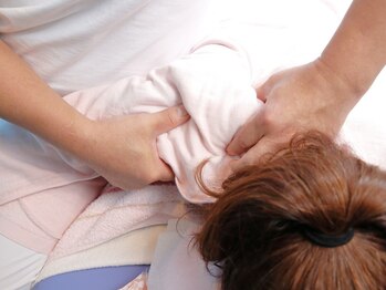 あおば鍼灸整骨院の写真/【市が尾駅徒歩2分】海をイメージした個室空間！辛い首肩の凝りを解消へ★熟練された技術が魅力のサロン