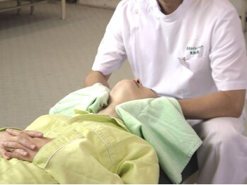 東洋カイロプラクティック麻布十番療術センター/首部の施術【整体/肩こり/腰痛】