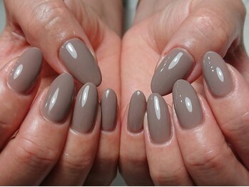 ピーナ ネイルアンドビューティー(Pina nail&beauty)の写真/ライフスタイルにあわせて、お客様にぴったりのお手元に仕上げます♪シンプルでも美しいフォルムで満足度◎