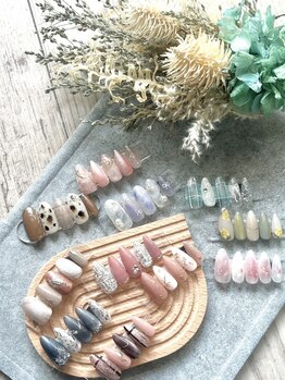 華の写真/《初回オフ無料》「派手は苦手、でもシンプルすぎるのは嫌…」そんな大人女性に選ばれる定額ネイル♪