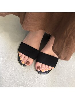 フットネイルつけ放題