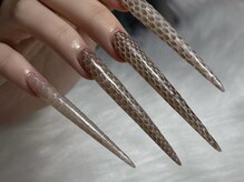 サリーネイルラボ(Sully Nail Lab)/5XLロング、蛇皮ネイル