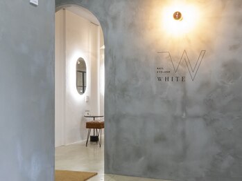 ホワイト(WHITE)/【WHITE】サロン入り口