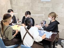 ネイルサロン ルーム 船橋店(ROOM)の雰囲気（ミーティングや空き時間は練習や新デザイン考案しています！）