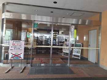 カルム 前橋駅前店(calme)/駐車場からの館内入り口です