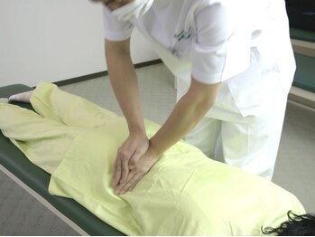 東洋カイロプラクティック麻布十番療術センター/背部の施術【整体/肩こり/腰痛】