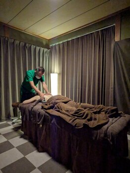 リラクゼーションサロン 町のほぐし家の写真/歴10年の熟練技術で全身リセット！日頃の忙しさで溜まったお疲れをじっくり揉みほぐし、心身ともに解放♪