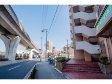 サンキュー鍼灸院整体院の雰囲気(院の外観 ロードサイドでわかりやすい!駐車場3台完備)