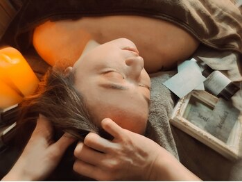 レアリゼ(realiser)の写真/【上半身アロマ+ドライヘッド60分¥5,000】上半身をほぐし最新電気ブラシ&ハンドで頭皮の凝りをスッキリ解消