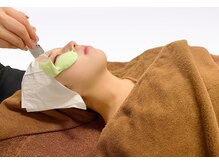 沈静パックでお肌を落ち着かせます。