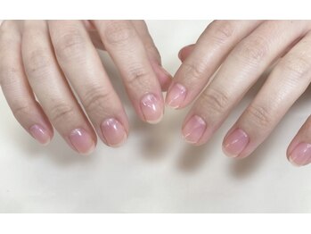 自然なピンクで血色感アップ