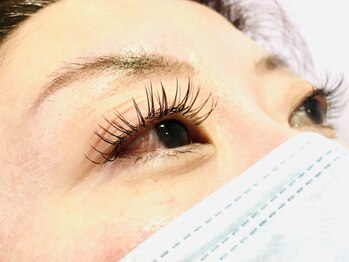 ランプリール アイラッシュサロン/フラットラッシュ１４０本