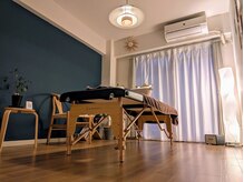 志木整体院の雰囲気（青を基調とした上質な空間であなただけの時間をお楽しみください）