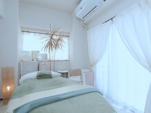 ディア リブレの雰囲気（白と緑が基調の明るい店内。アロマの香りと自立神経整う音楽を♪）