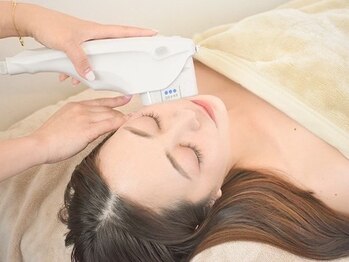 サロン ド パーフェクション(Salon de Perfection)の写真/【東京で予約待ちの小顔マシン】人気NO.1★圧倒的変化で話題の小顔リフト。限界価格に挑戦中！初回7,480円~