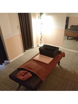 いやし堂 城南店/壁、カーテンで仕切られた個室