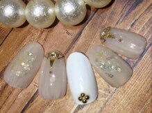 ネスト(Nest)/キラキラホログラムネイル