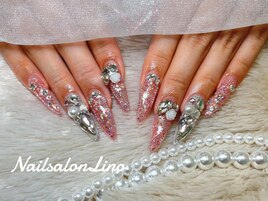 ピンクキラキラネイル