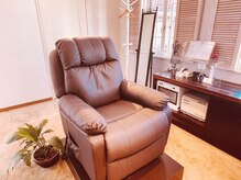 フォンテーヌブロー 鞍月店(Fontaine Brow)/店舗2F 施術用ソファーベッド