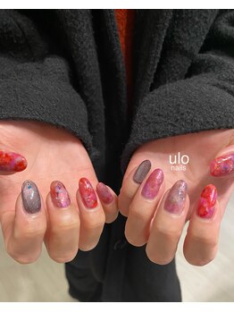 ウロネイルズ(ulo nails)/赤とダークなフラワーネイル