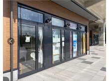 外観,高架下の小さな個室サロン