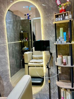 ハンサムモンスター(Handsome Monster)の写真/【自分だけの隠れ家空間】男性施術者の眉毛ケアで清潔感MAXへ！人目を気にせず理想のデザインを相談◎