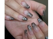 ネイルアンドアイラッシュスタジオ シュシュ(chouchou)/黒グラデ・卒業式ママにも◎