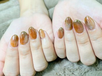 マーチ(March)/オレンジブラウンネイル