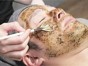 リン 大村本店(Rin)の写真/【男性こそ肌ケアを】メンズのお客様も大歓迎☆男性の肌荒れ、毛穴のお悩みもハーブピーリングで徹底改善◎