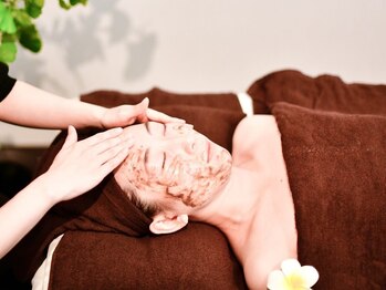 エミルカ 神戸三宮(EMILUCA)の写真/毛穴・シミ・ニキビケアに★なりたいお肌に合わせて選べるハーブピーリングで透明感のあるつるすべ肌へ！