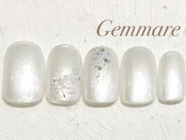 シンプルキラキラフラワーネイル