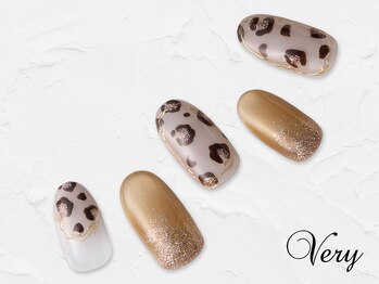 秋らしいレオパード柄ネイル