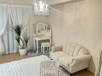 クレーヴ(CREVE)/ホワイト基調プライベート空間♪