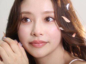 ルーディーアイズ(Loody eyes)の写真/韓国風"束感まつげ"パーマやブラックティントが人気★ナチュラルながらも惹きつけられる目元を演出♪