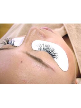 ナチュラル上品な目元にしたい