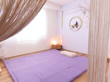 ブルーチャリ/内観｜大きなマットでゆったりと