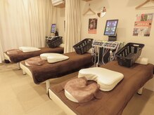 こうなん整骨院の雰囲気（カーテンの仕切りあります。）