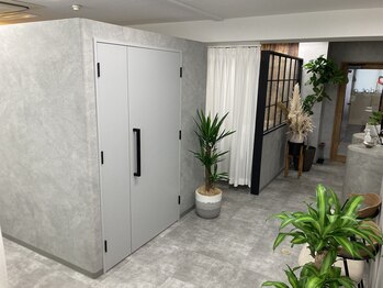 ドット シー 神戸三宮(dot c)/店内