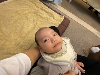 子育てママの整体サロン/施術中のお子様の様子