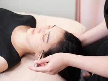 シンメトリー 天神大名の写真/【小顔矯正¥3800】フェイスラインの悩みに速攻効果&結果◎大名・赤坂・天神駅近☆首からすっきり小顔に♪