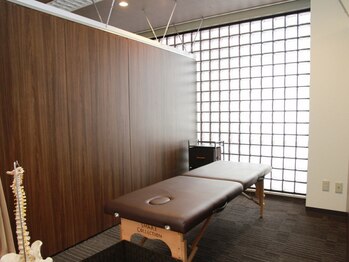 ビープラス 札幌整体院/施術は半個室のお部屋で♪