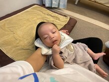 子育てママの整体サロン/施術中のお子様の様子