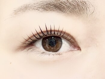 シャルムアイラッシュ(Charme eyelash)の写真/お顔全体のバランスを見極め魅力を引き出すデザインをご提案☆すっぴんにも自信がつくナチュラルな目元に♪