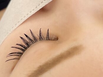 ビューティーサロン カーリー(BeautySalon KARLY)の写真/忙しい方でも通いやすい★朝早くから夕方遅くまで来店可能！30分枠も◎いつでも目元が潤い持続力UP！