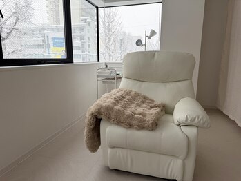 ラテバイナビ(Latte by Nabi)/大きな窓で開放感のある店内