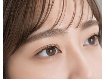 トゥーミー(To Me)の写真/【新宿駅3分】大人女性に|ナチュラル上品な瞳が叶う◎骨格,雰囲気に合わせた似合わせまつげパーマ/マツエク