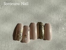 ソロルル ネイル(Sororuru Nail)/ゴールド×ピンクラメネイル