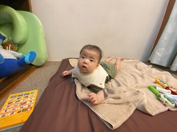 子育てママの整体サロン/施術中のお子様の様子